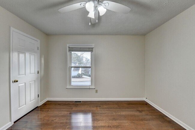 Building Photo - 200 Pine Bridge Trail