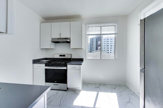 Building Photo - 565 Geary St