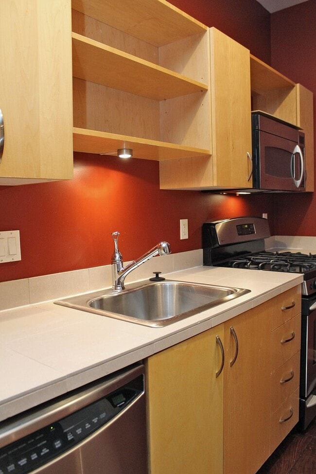 Building Photo - Luxurious 1+ Bedroom Pearl Loft at The Pin...