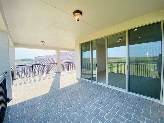 Building Photo - Luxury house for rent