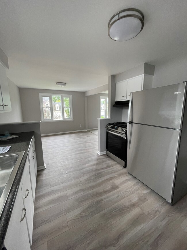 Stainless steel Kitchen Appliances - 198 Garden Pky