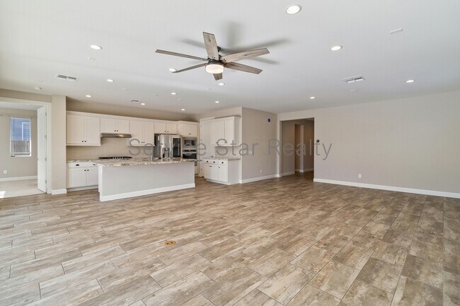 Building Photo - 17171 W Thousand Oaks St