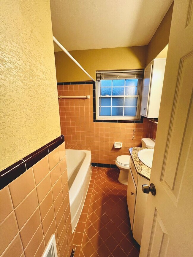 Building Photo - Updated 3BD 1.5BA Home Located in Belle Isle Area!!