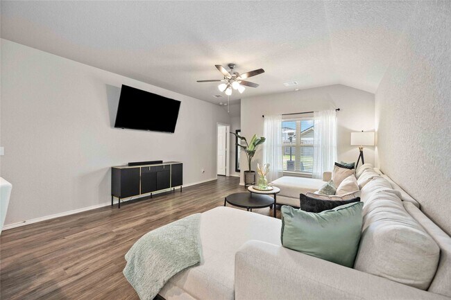 Building Photo - 10527 Meadow Saffron Dr