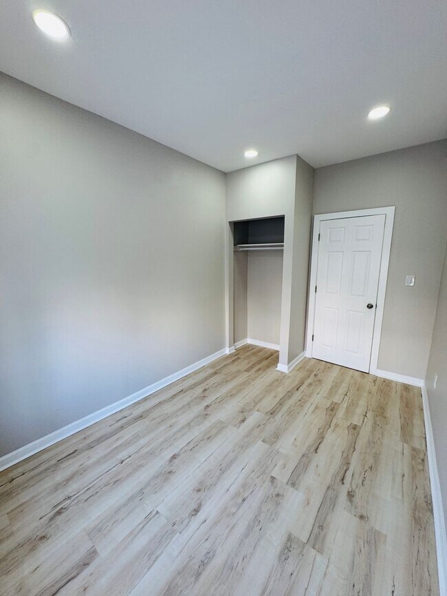 Building Photo - 59 Henry St