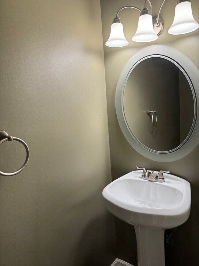 Building Photo - 2 Bedroom, 2.5 Bathroom Half Double in Dublin, OH