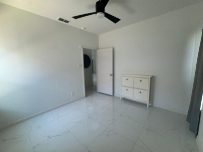 Building Photo - 1504 Ocaso Dr
