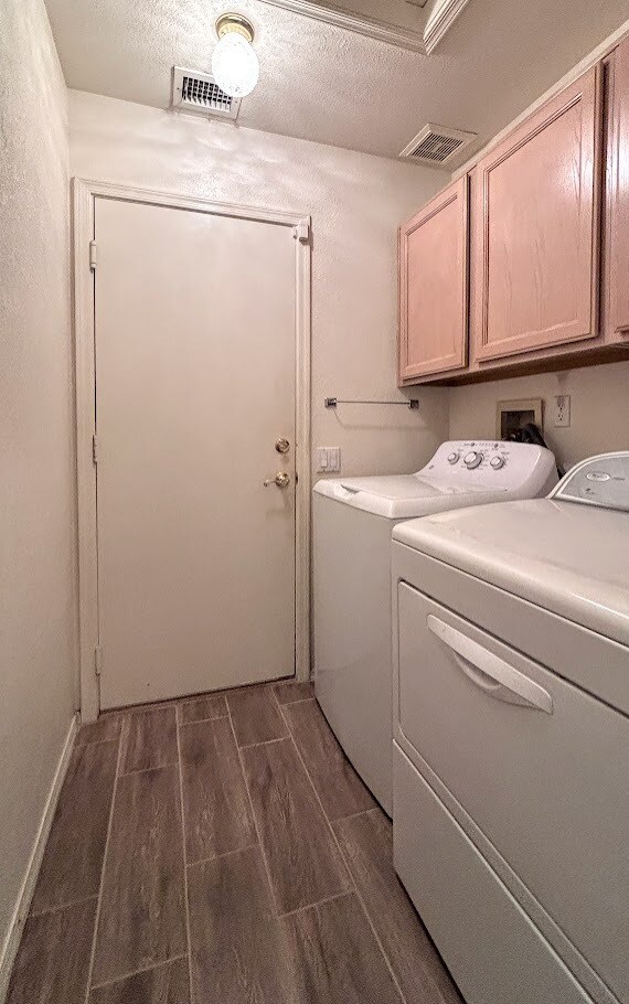 Building Photo - Spacious 4 bedroom 2 bath home near Sabino...