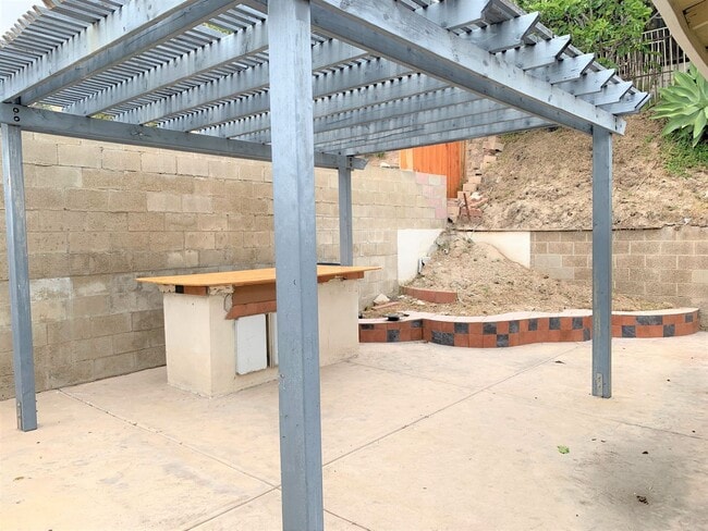 Building Photo - COMING SOON! Spacious 4 Bedroom, 3 Bathroom Home with Driveway