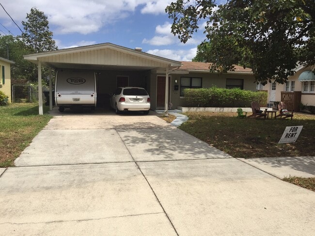 Building Photo - 515 E Miller St