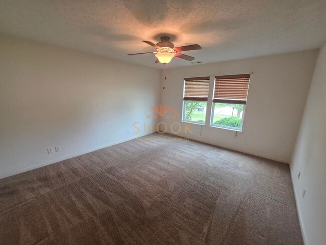Building Photo - LINDBERGE VILLAGE COZY 3BR/2BA