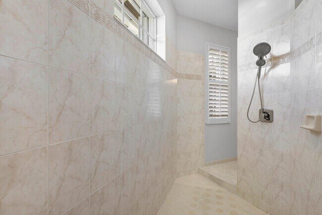 Building Photo - 4675 Manderly Dr