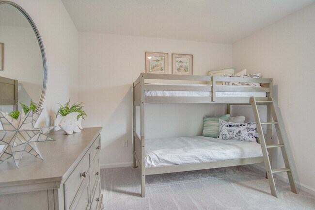 Building Photo - Spacious 4BR/2BA Home in Eagles Ridge – High-Speed Internet Included – Military Deposit Special