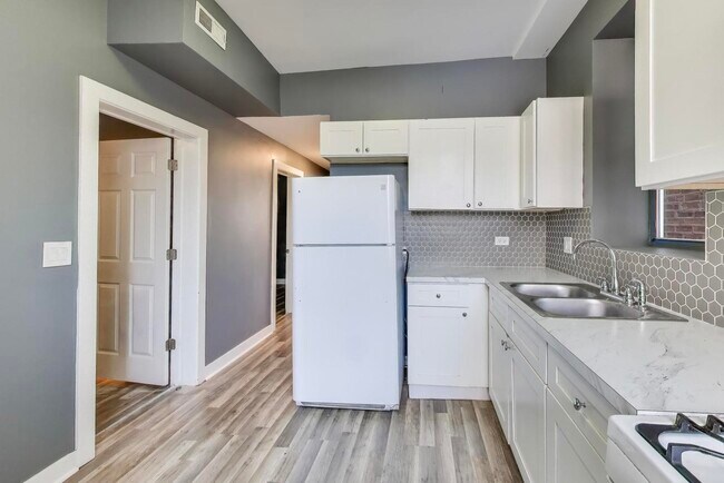 Building Photo - 6624 S Rhodes Ave