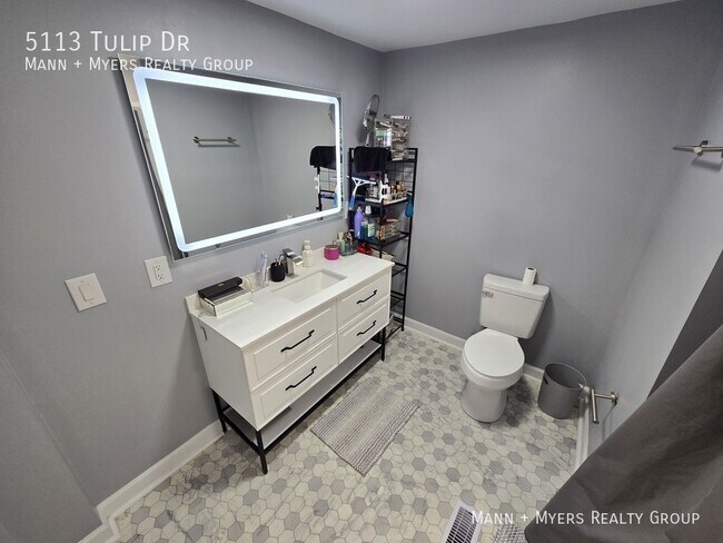 Building Photo - 5113 Tulip Dr