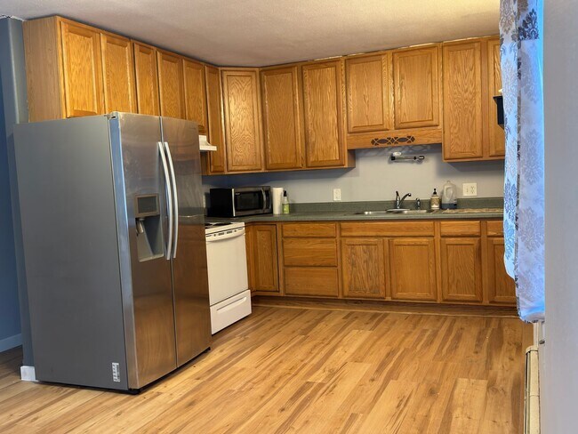 Building Photo - 1469 Redmond Ave