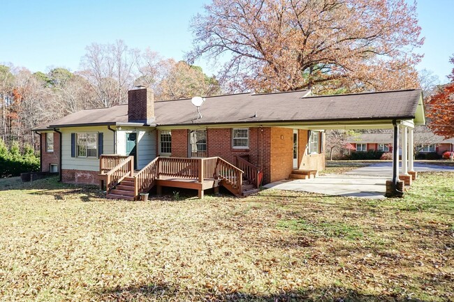 Building Photo - Beautiful Well maintained Family Home!