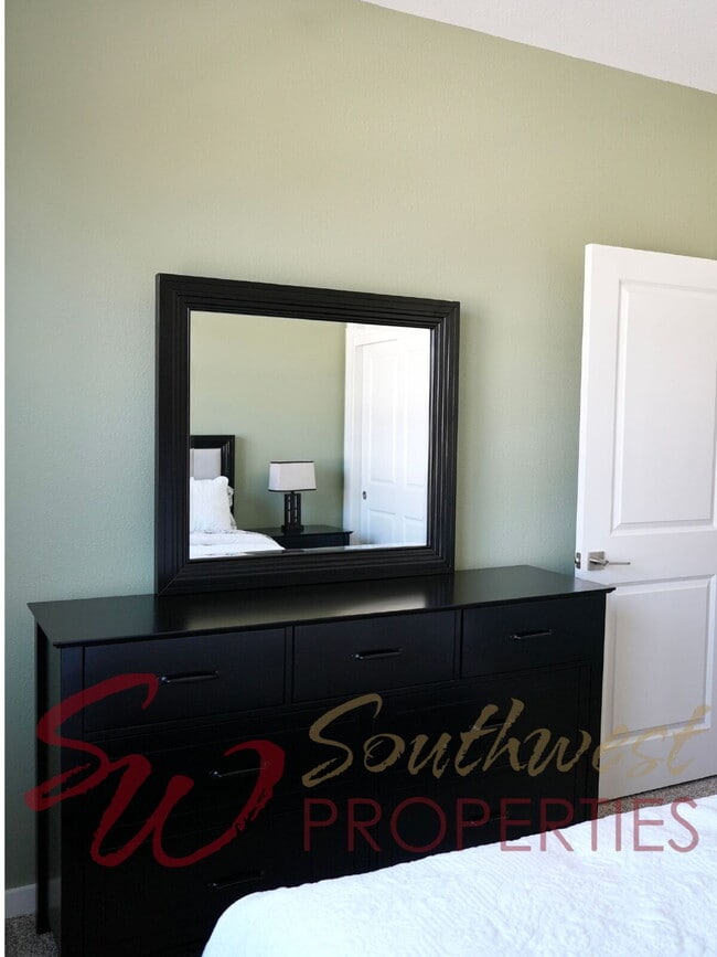 Building Photo - Upgrade your living experience across from campus in this fully furnished 3 bedroom 2.5 bath!