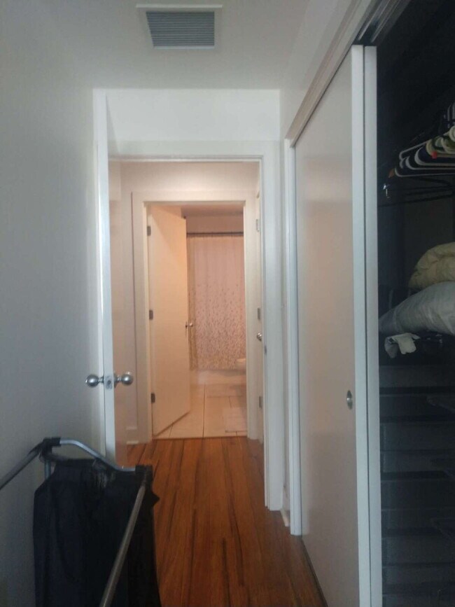 Building Photo - 1 Bedroom Condo in the Heart of Tampa