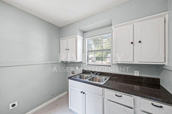 Building Photo - Beautiful Home Located In 38127 !! Section...