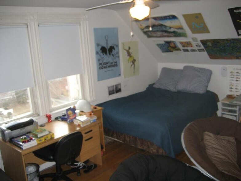 Building Photo - 70 Chester St