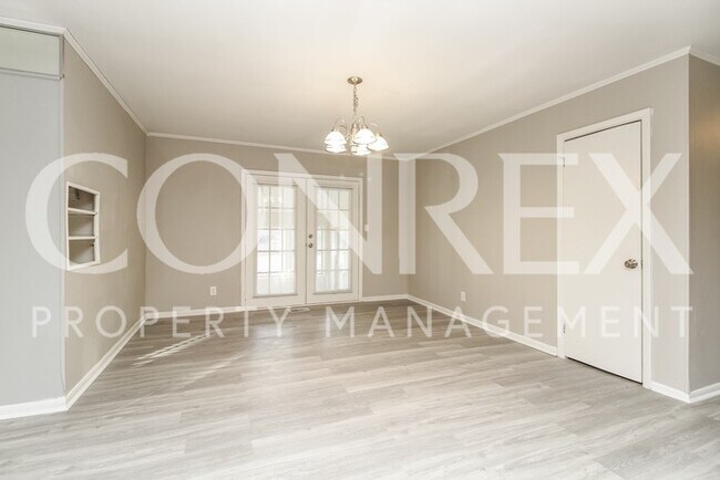 Building Photo - Spacious 3 Bedroom Bungalow in Decatur!