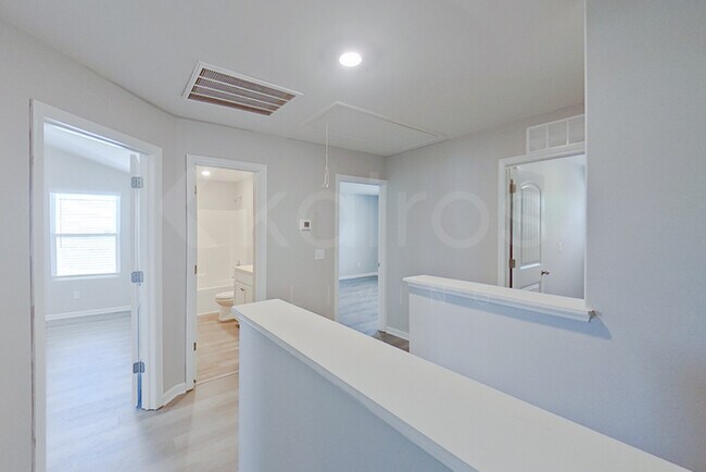Building Photo - 35 E Luminous Way