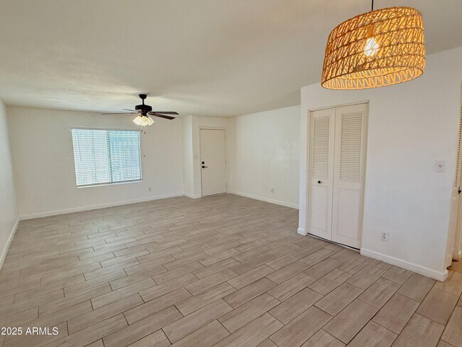 Building Photo - 8052 N 31st Ln