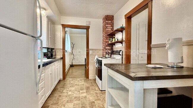 Building Photo - 705 N A St