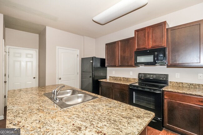 Building Photo - 2944 S Hills