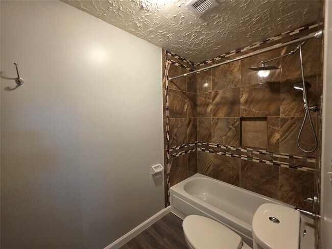 Building Photo - 507 Leicester Ln