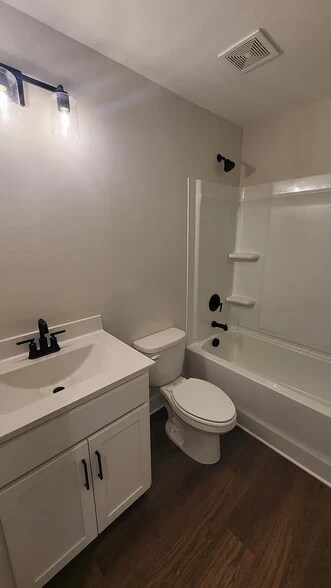 Building Photo - 912 Spencer Ave