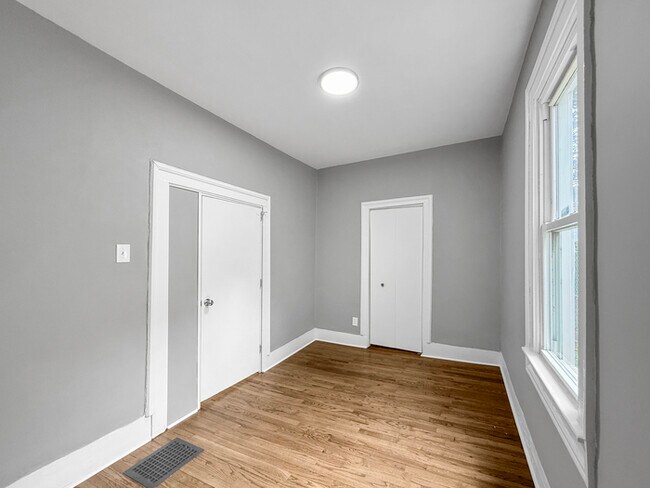 Building Photo - 240 Arch St