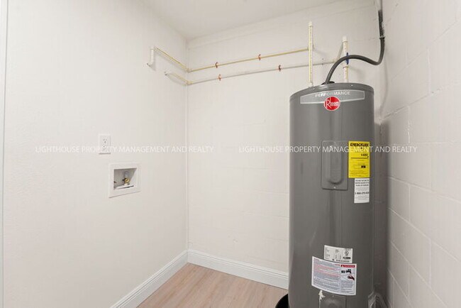 Building Photo - Newly Renovated 3 Bedroom Single-Family Home with Modern Finishes