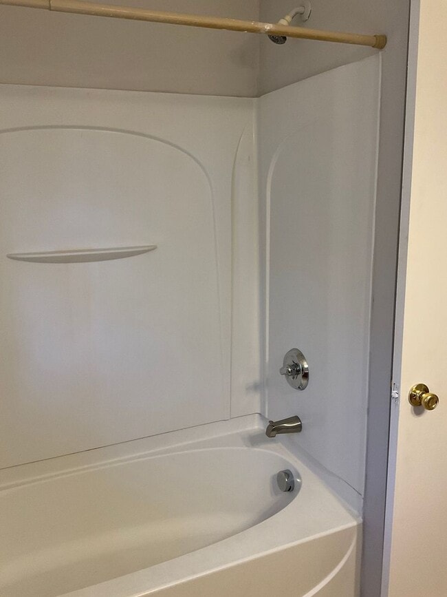 Building Photo - 4 Bedroom Brick Home in Gastonia - Hardwood Floors, Spacious Rooms!!!