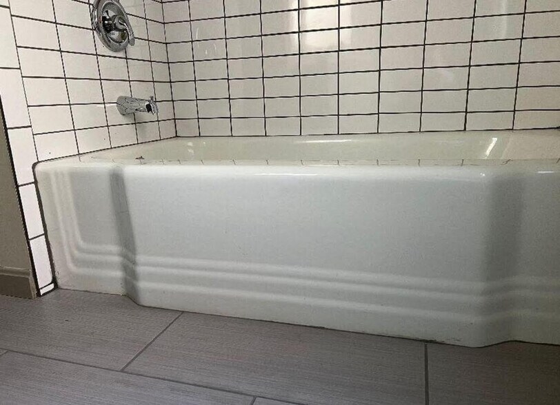 Bathroom - 25 S West End Ave