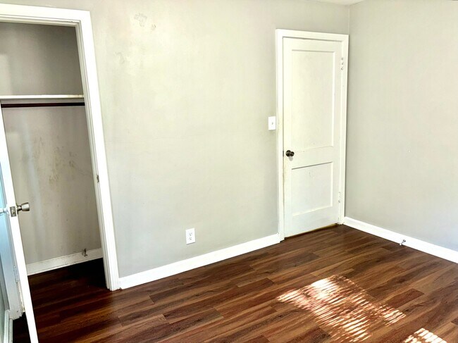 Building Photo - 3802 Parthenia Ave