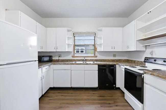 Building Photo - 612 7th Ave S