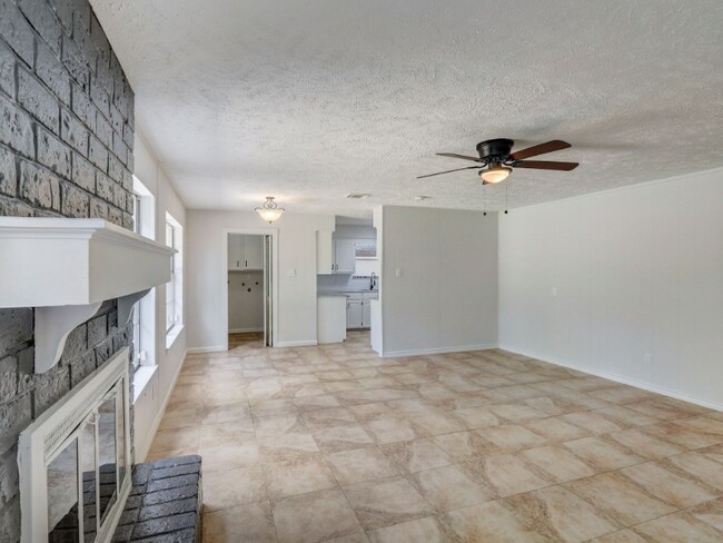 Building Photo - 1951 Round Spring Dr