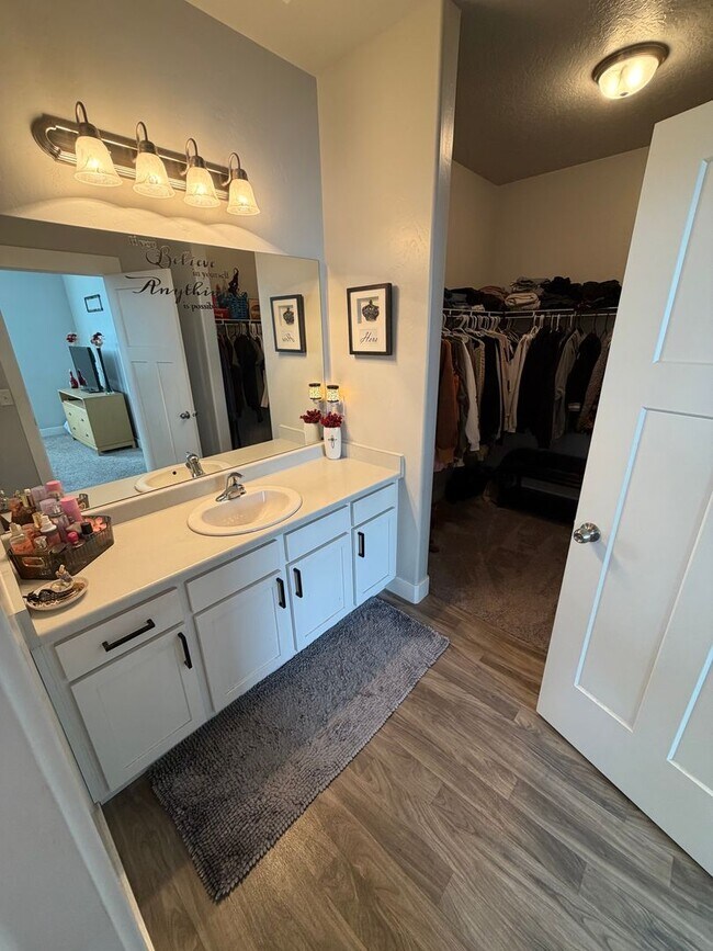 Building Photo - Beautiful 3-Bedroom Condo in Herriman! (Dog-Friendly)