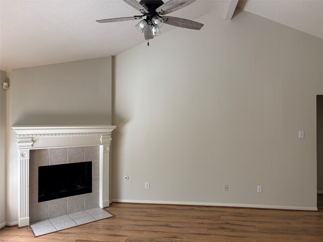 Building Photo - 3526 Glenhill Dr