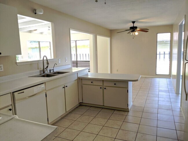 Building Photo - 323MUR