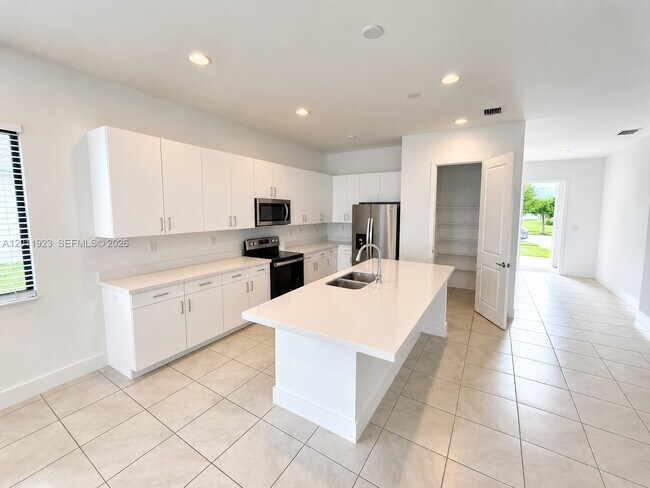 Building Photo - 4993 Ofanto Ln
