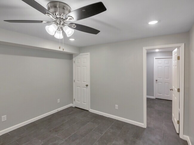 Building Photo - 2501 Sandy Ct
