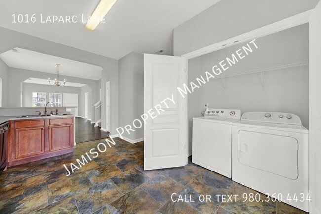 Building Photo - 1016 Laparc Ln