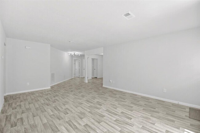 Building Photo - 12803 Rockford Dr
