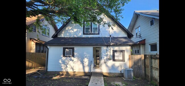 Building Photo - 261 N Pershing Ave