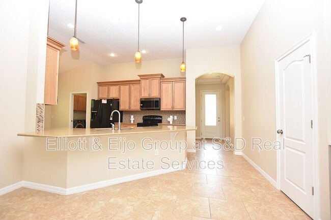 Building Photo - 5632 Aral Dr