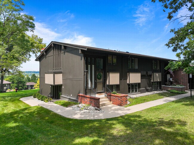Building Photo - 82 Red Chimney Rd