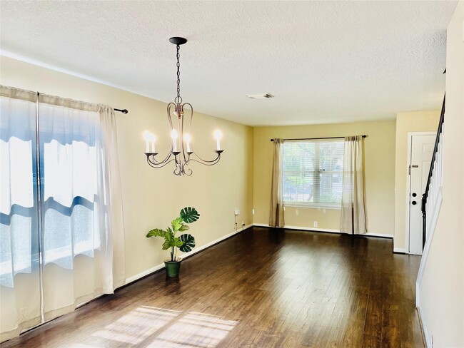 Building Photo - 17223 Shadow Ledge Dr